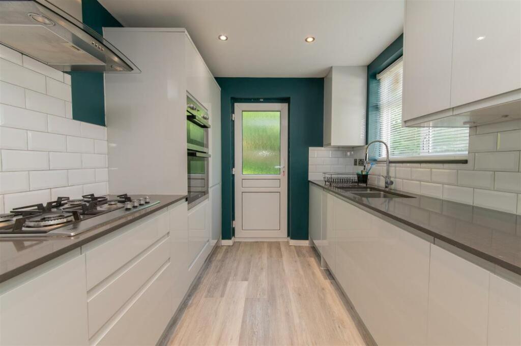 Апартаменты Vibrant & Stylish Mill Hill East Pad Хендон Экстерьер фото